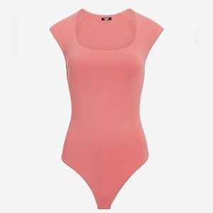 39. Body Contour Scoop Neck Cap Sleeve Bodysuit